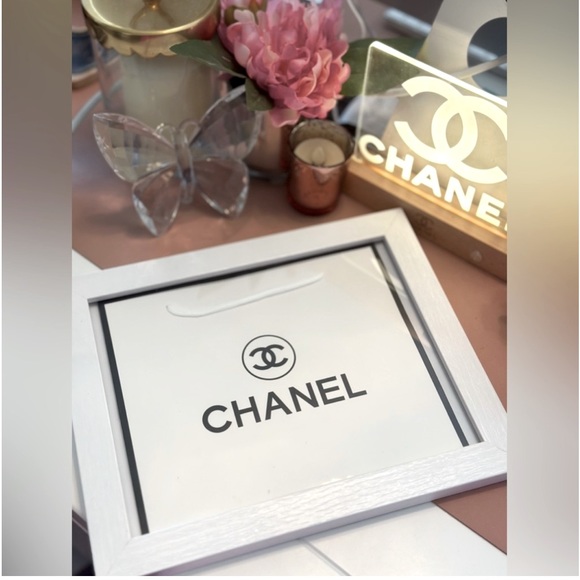 CHANEL Other - Chanel Art 8x10